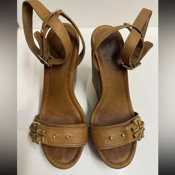 Tory Burch Elina Wedge Heel‎ Sandals Ankle Strap Gold Logo | Tan | Size 5.5 - Picture 2 of 7